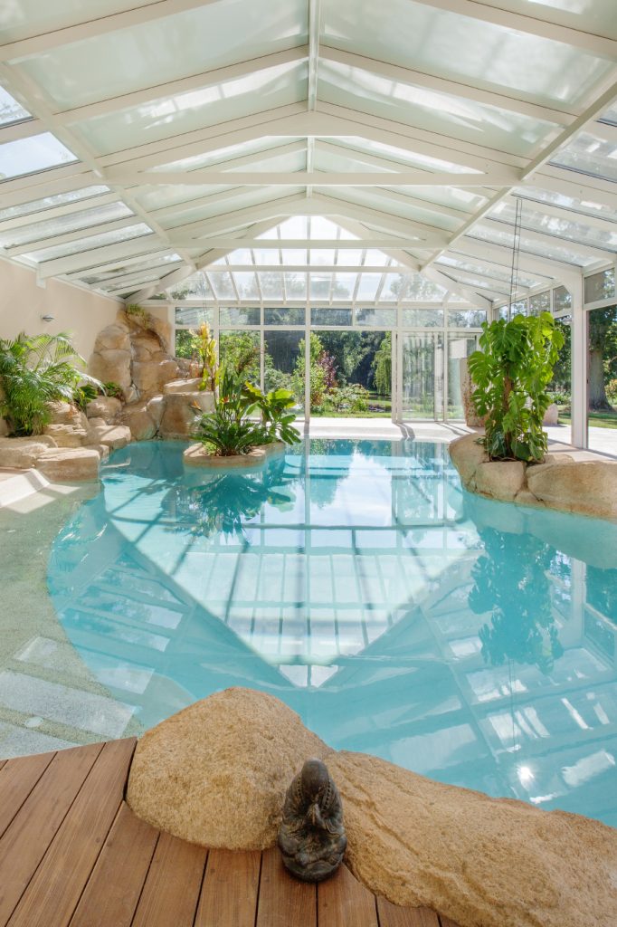 12 idées pour décorer votre piscine intérieure